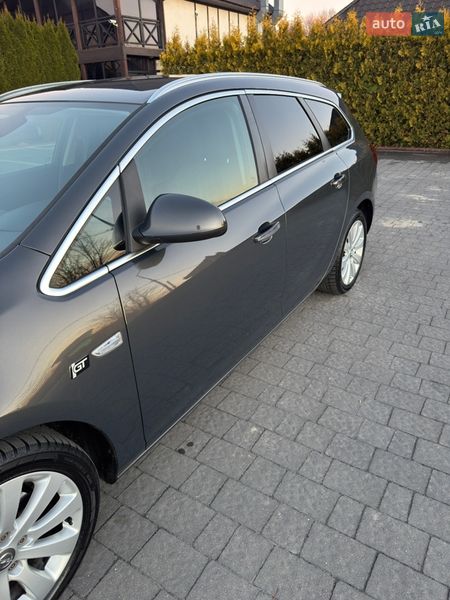 Универсал Opel Astra 2013 в Стрые