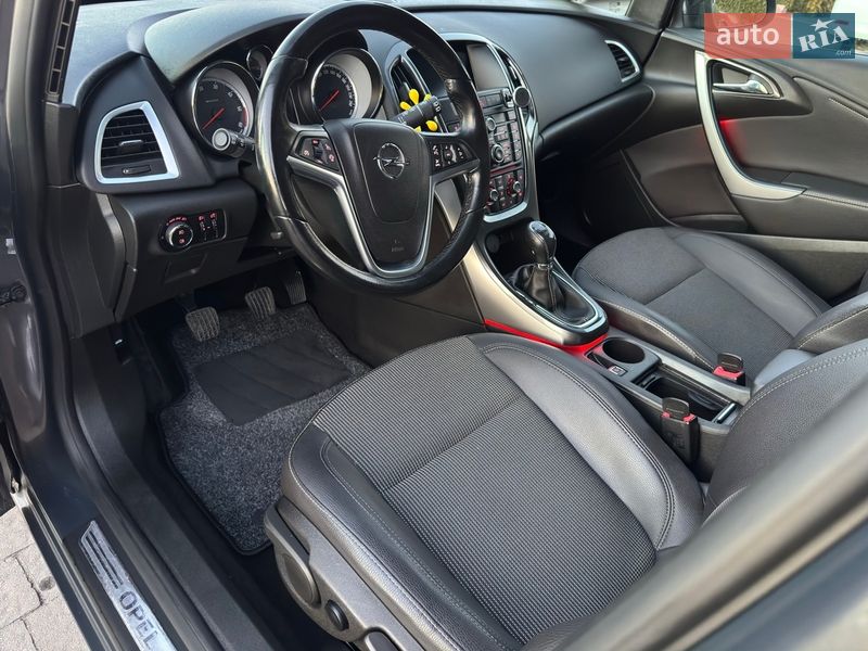Универсал Opel Astra 2013 в Стрые