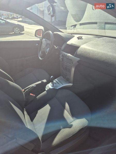 Хэтчбек Opel Astra 2012 в Львове