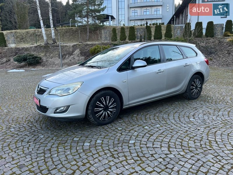 Універсал Opel Astra 2011 в Старому Самборі