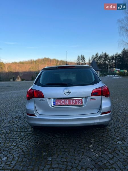 Універсал Opel Astra 2011 в Старому Самборі