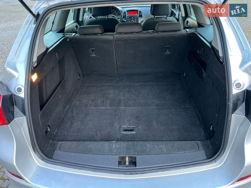 Універсал Opel Astra 2011 в Старому Самборі