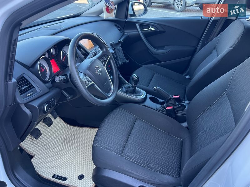 Универсал Opel Astra 2015 в Житомире