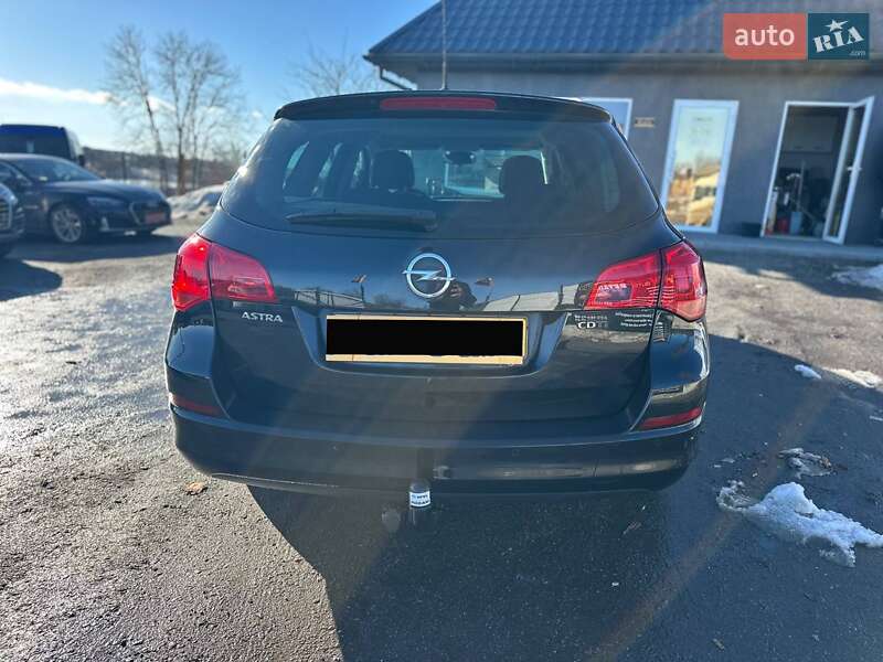 Универсал Opel Astra 2012 в Казатине
