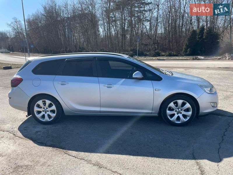 Універсал Opel Astra 2012 в Львові