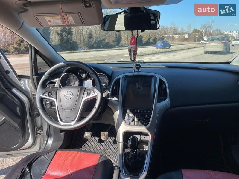 Універсал Opel Astra 2012 в Львові