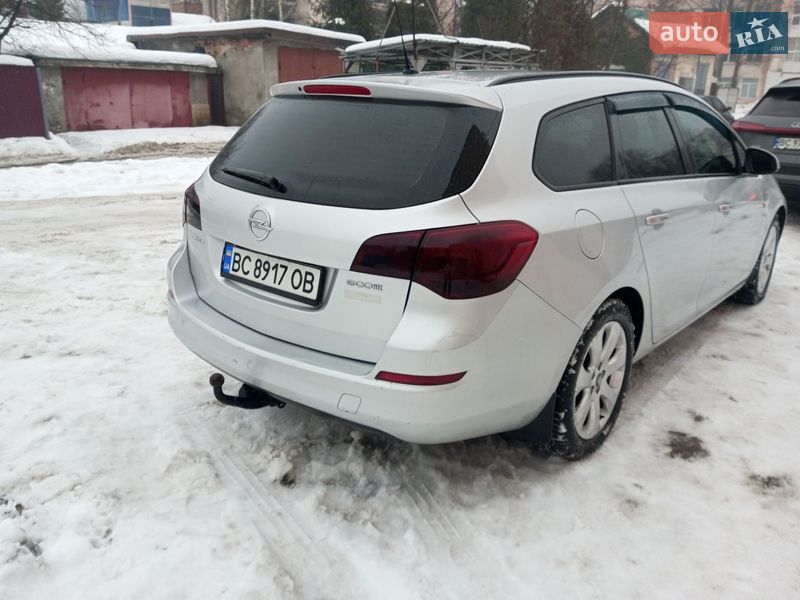 Універсал Opel Astra 2012 в Львові
