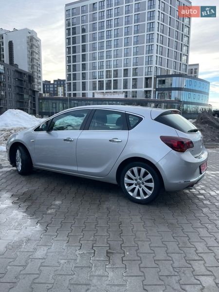 Хэтчбек Opel Astra 2013 в Львове