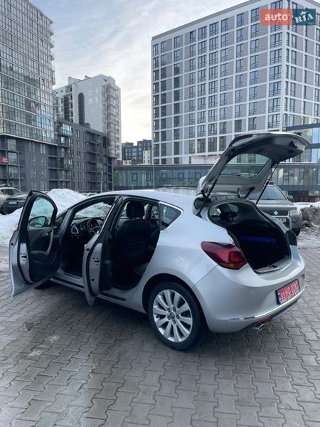 Хэтчбек Opel Astra 2013 в Львове