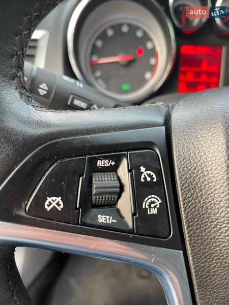 Хэтчбек Opel Astra 2013 в Львове