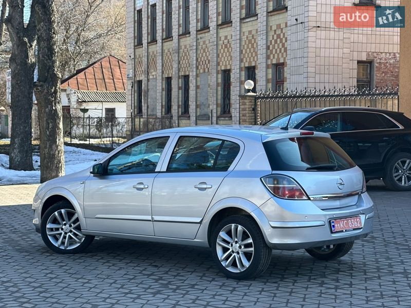 Хэтчбек Opel Astra 2007 в Лубнах
