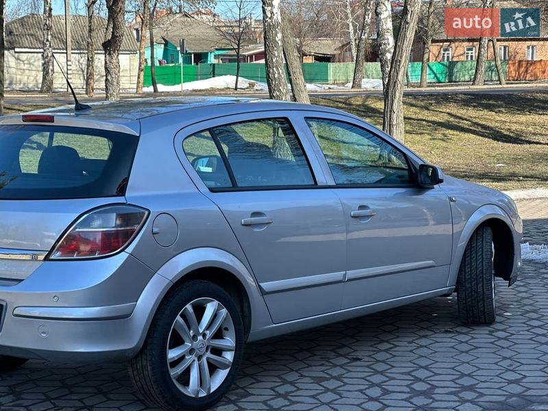 Хэтчбек Opel Astra 2007 в Лубнах