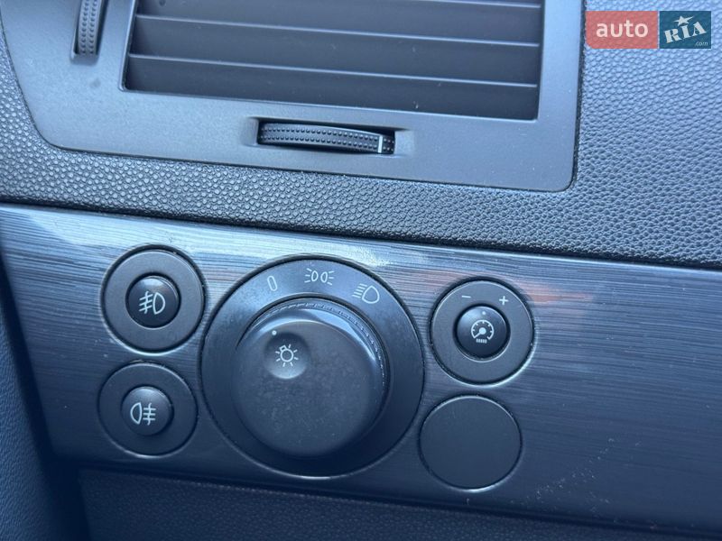 Универсал Opel Astra 2004 в Нетешине