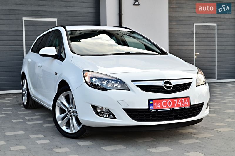 Универсал Opel Astra 2011 в Дрогобыче