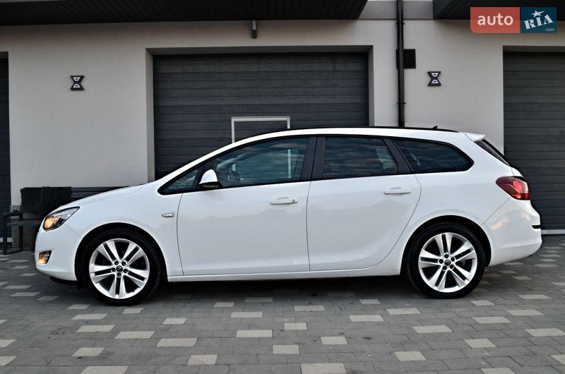 Универсал Opel Astra 2011 в Дрогобыче