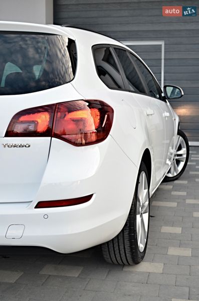 Универсал Opel Astra 2011 в Дрогобыче