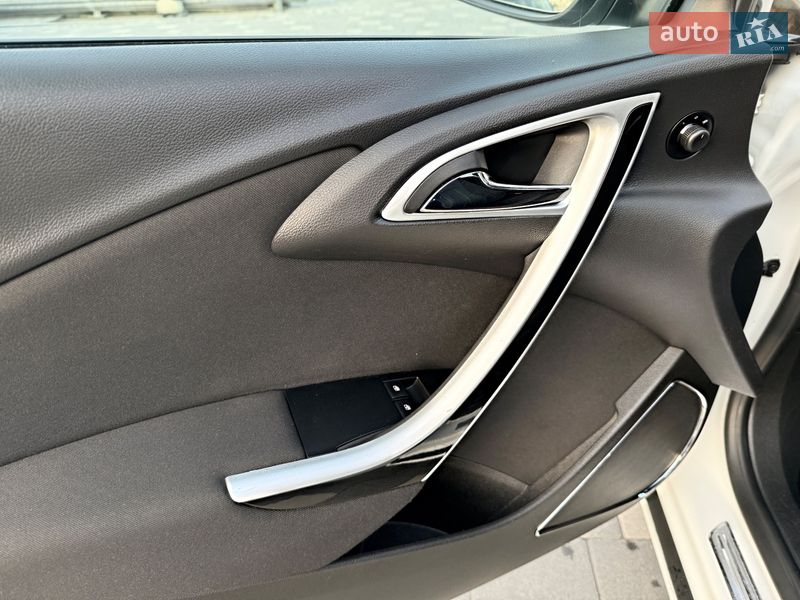 Универсал Opel Astra 2011 в Дрогобыче