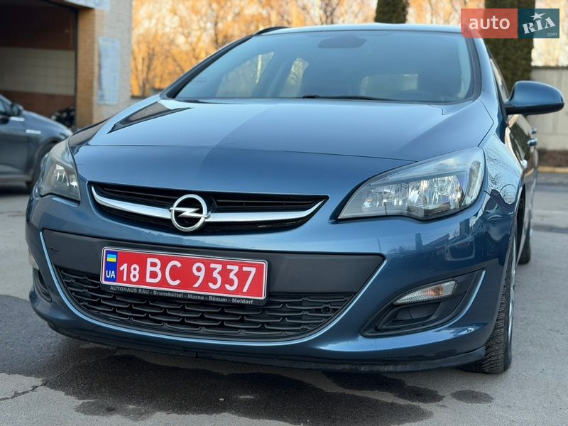 Универсал Opel Astra 2013 в Ровно