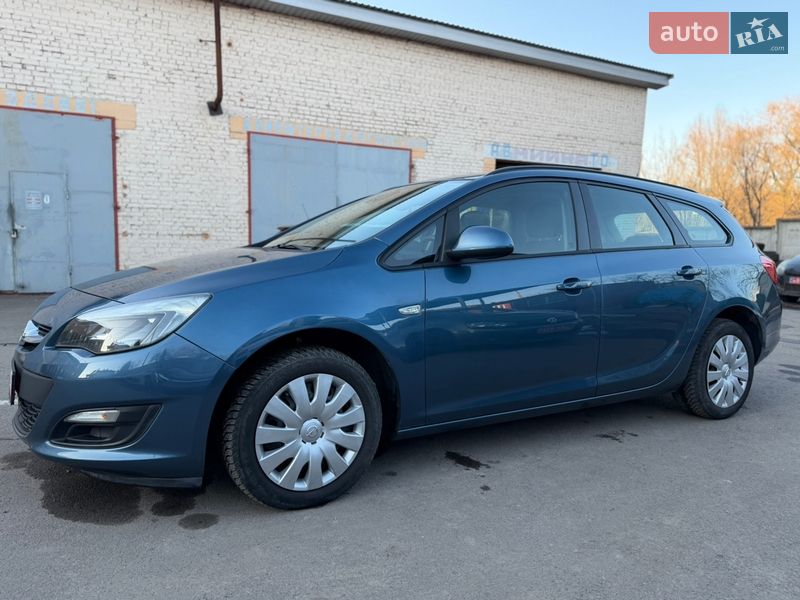 Универсал Opel Astra 2013 в Ровно