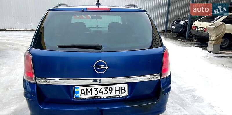 Универсал Opel Astra 2006 в Полтаве