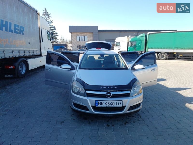Універсал Opel Astra 2005 в Сарнах