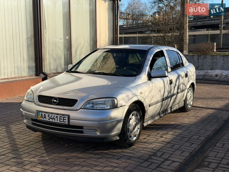 Седан Opel Astra 2004 в Киеве