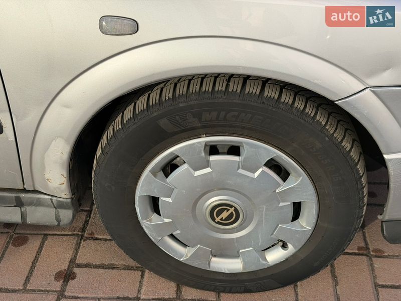 Седан Opel Astra 2004 в Киеве