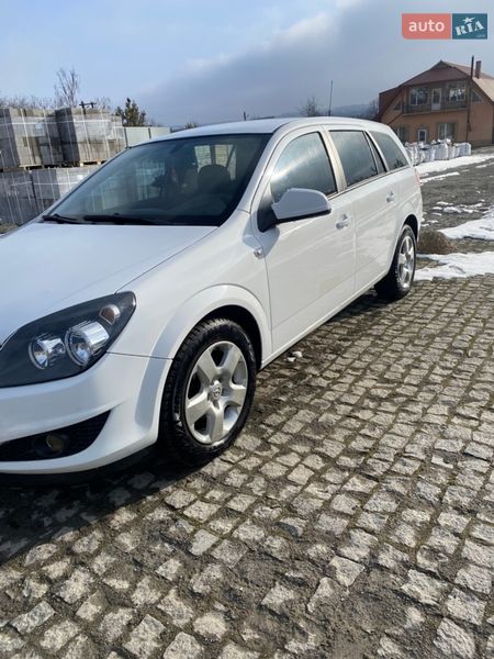 Універсал Opel Astra 2011 в Кельменцях