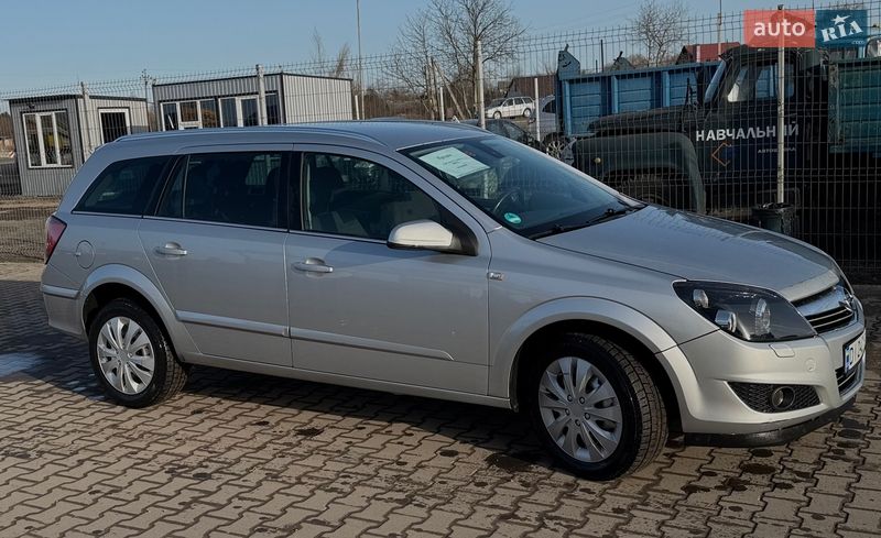Универсал Opel Astra 2008 в Нововолынске
