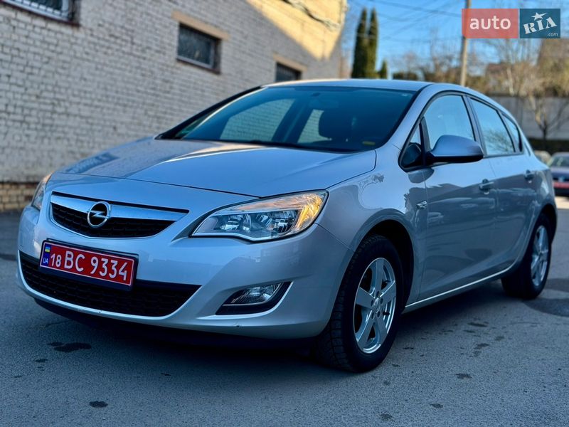 Хэтчбек Opel Astra 2010 в Ровно