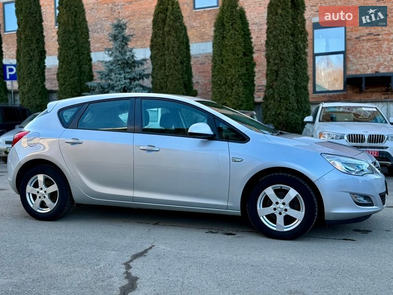 Хэтчбек Opel Astra 2010 в Ровно