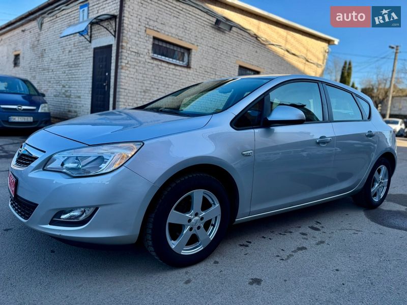 Хэтчбек Opel Astra 2010 в Ровно