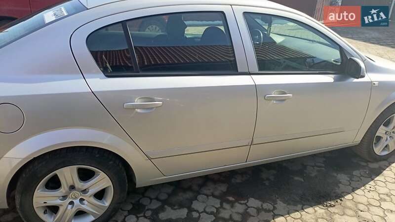 Седан Opel Astra 2009 в Долинській