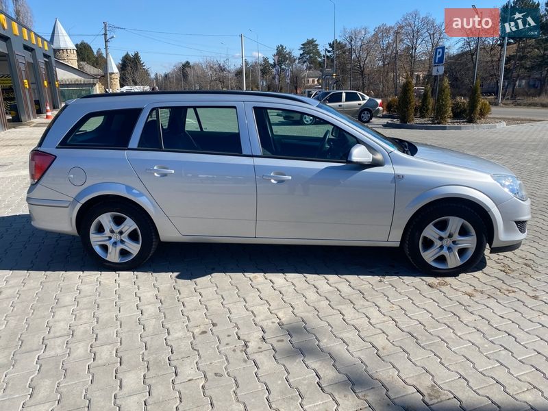 Универсал Opel Astra 2009 в Ямполе