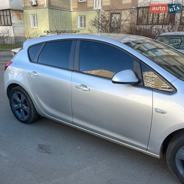 Хэтчбек Opel Astra 2010 в Киеве