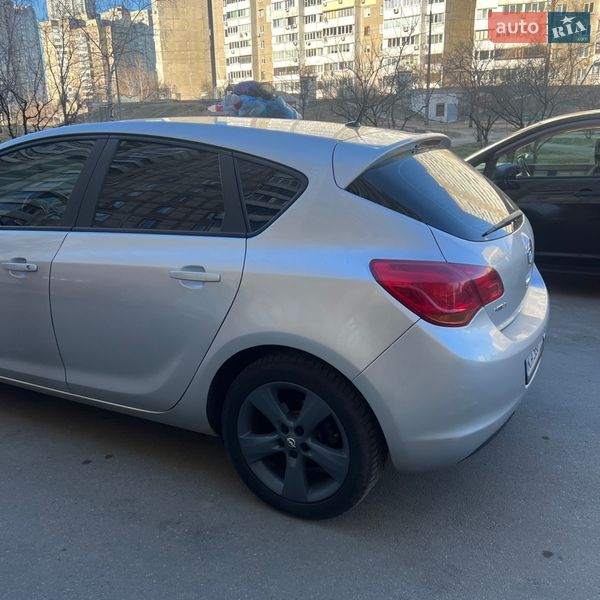 Хэтчбек Opel Astra 2010 в Киеве