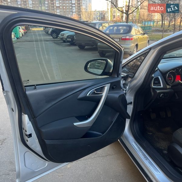 Хэтчбек Opel Astra 2010 в Киеве