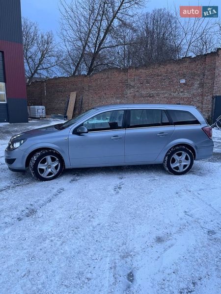Универсал Opel Astra 2010 в Тернополе