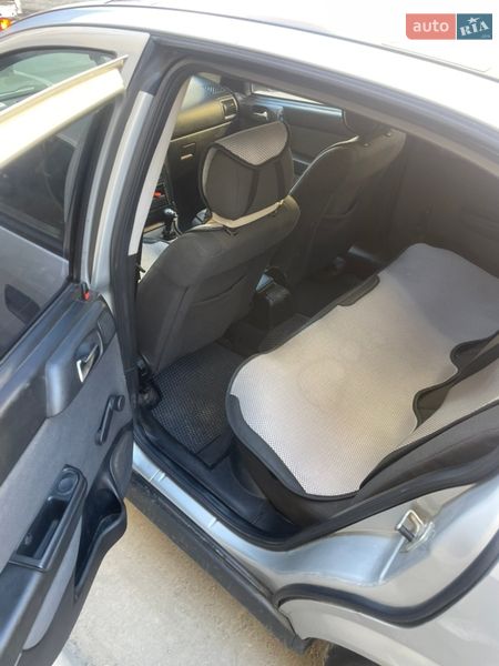 Седан Opel Astra 2004 в Черновцах