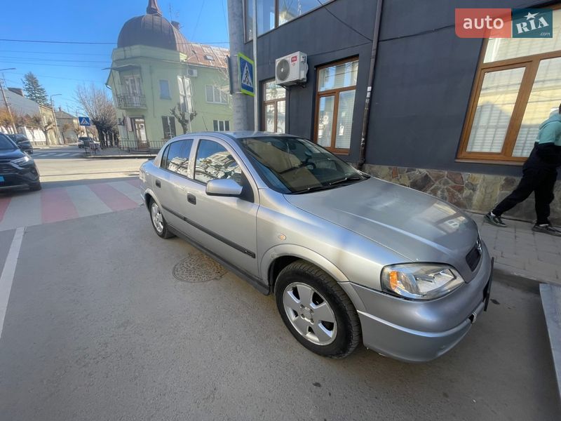 Седан Opel Astra 2004 в Черновцах