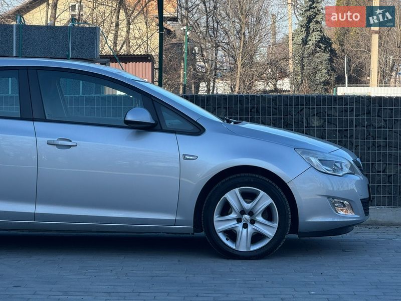 Хэтчбек Opel Astra 2011 в Стрые