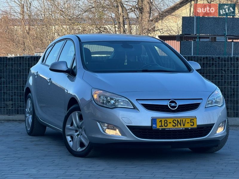 Хэтчбек Opel Astra 2011 в Стрые
