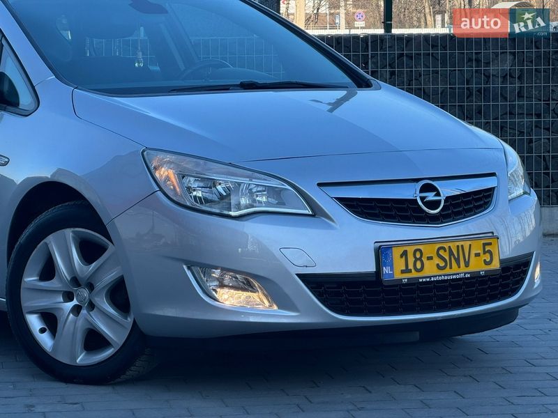 Хэтчбек Opel Astra 2011 в Стрые