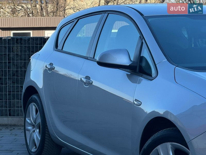 Хэтчбек Opel Astra 2011 в Стрые