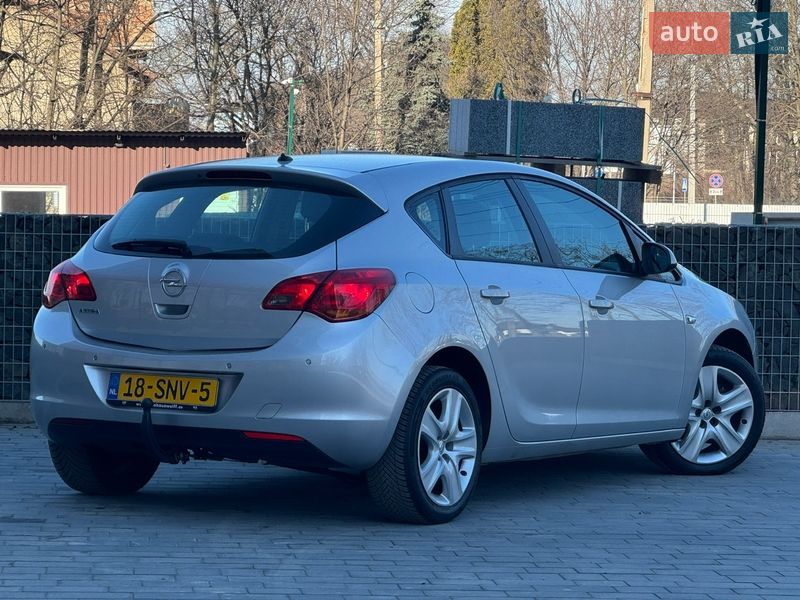 Хэтчбек Opel Astra 2011 в Стрые
