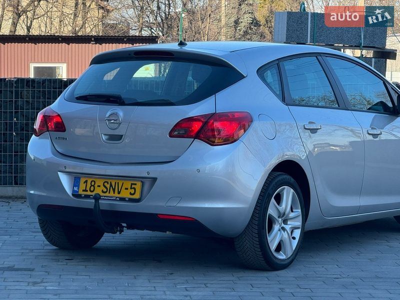 Хэтчбек Opel Astra 2011 в Стрые