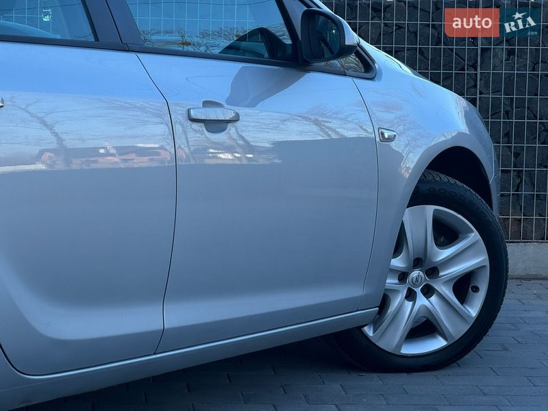 Хэтчбек Opel Astra 2011 в Стрые