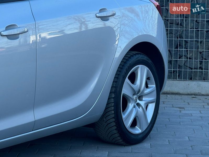 Хэтчбек Opel Astra 2011 в Стрые