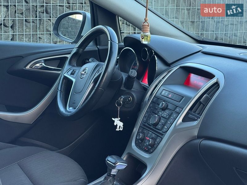 Хэтчбек Opel Astra 2011 в Стрые