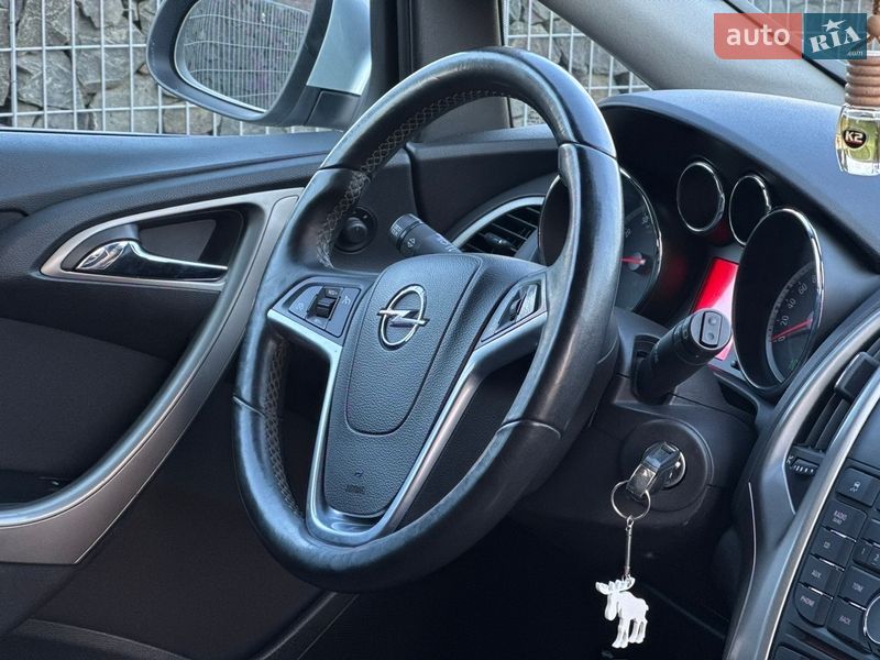 Хэтчбек Opel Astra 2011 в Стрые